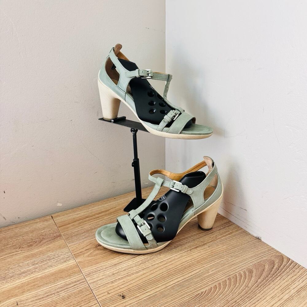 Ecco Sculptured 65 T-Strap Leather Sandals in light green Women’s Size 6